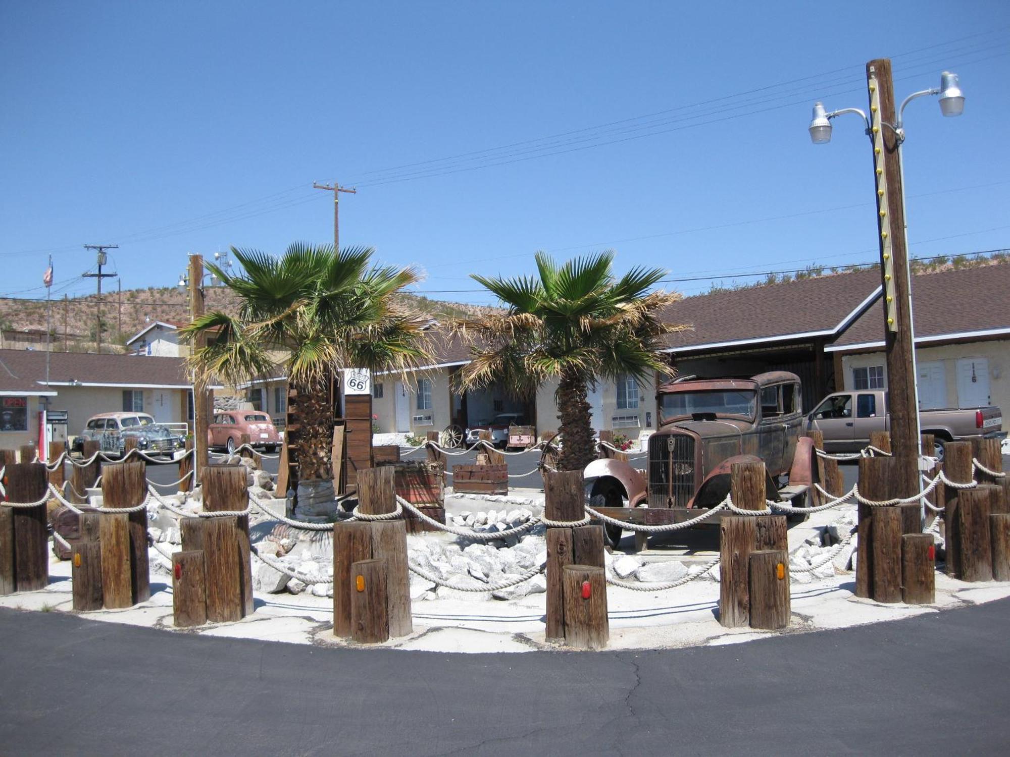 Route 66 Motel Barstow Bagian luar foto