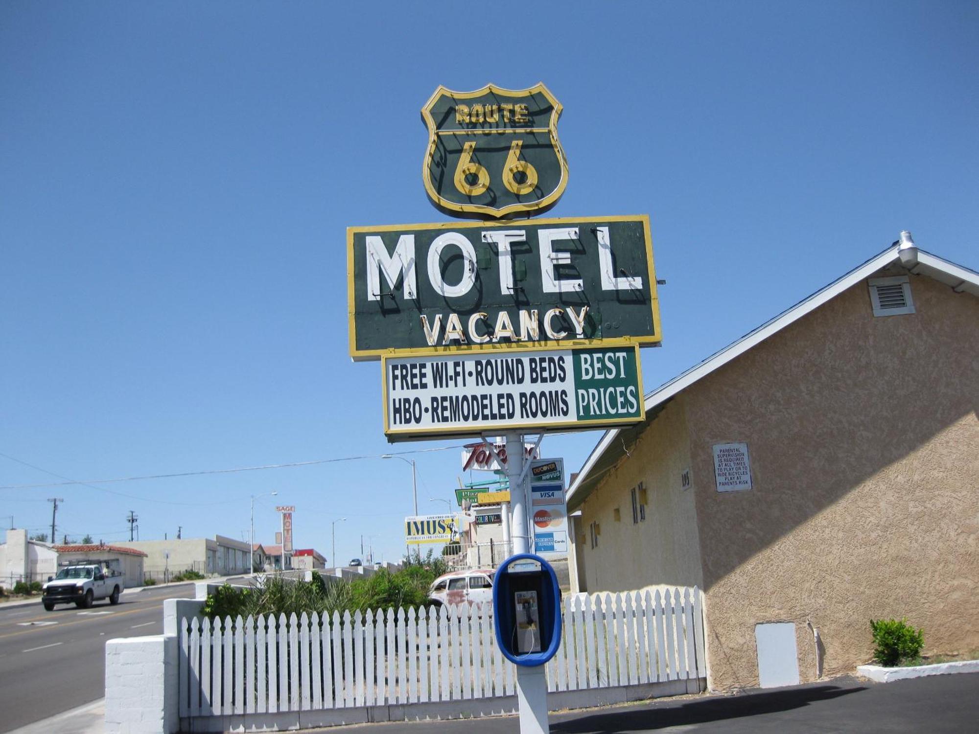 Route 66 Motel Barstow Bagian luar foto