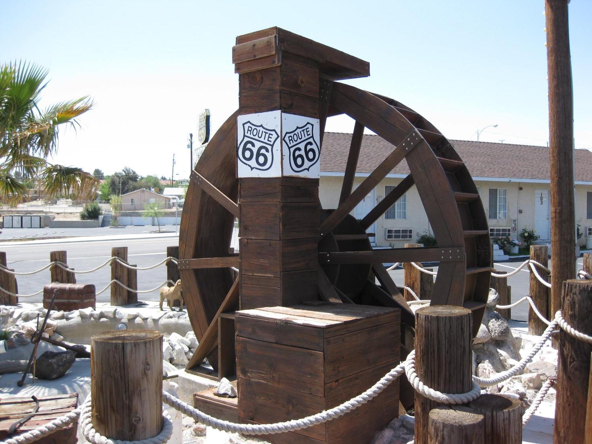 Route 66 Motel Barstow Bagian luar foto
