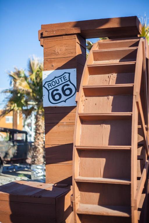 Route 66 Motel Barstow Bagian luar foto