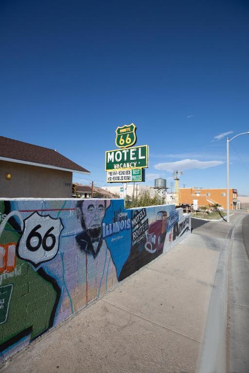 Route 66 Motel Barstow Bagian luar foto
